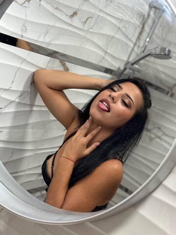 TOP BRUNETTE GIRL🖤